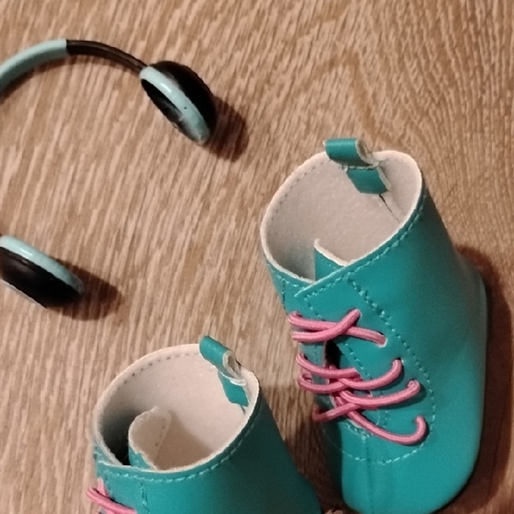 American Girl Turquoise Skates with Pink Laces - Picture 6 of 7
